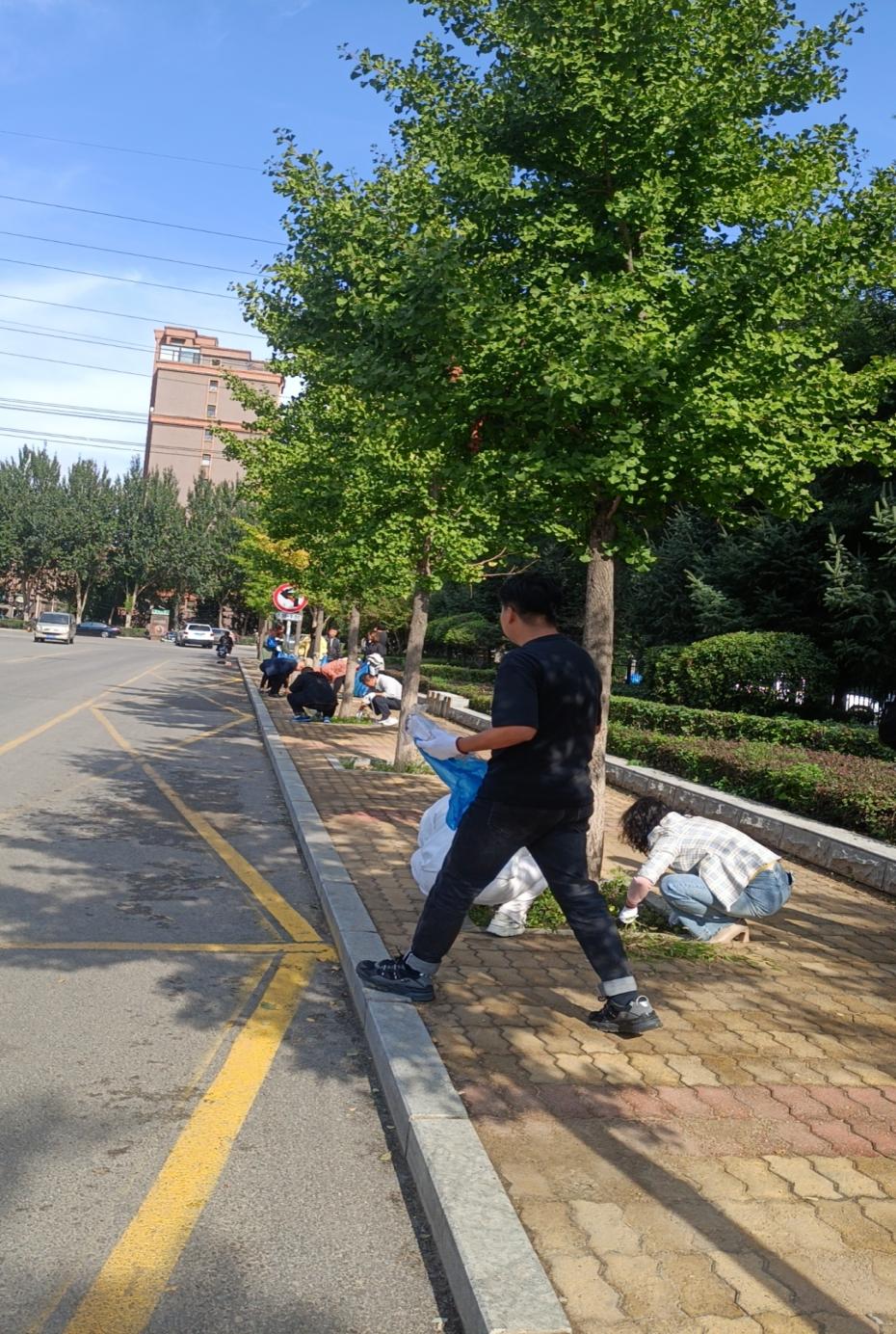 亚洲博彩平台排名积极开展环境卫生清洁活动４.jpg